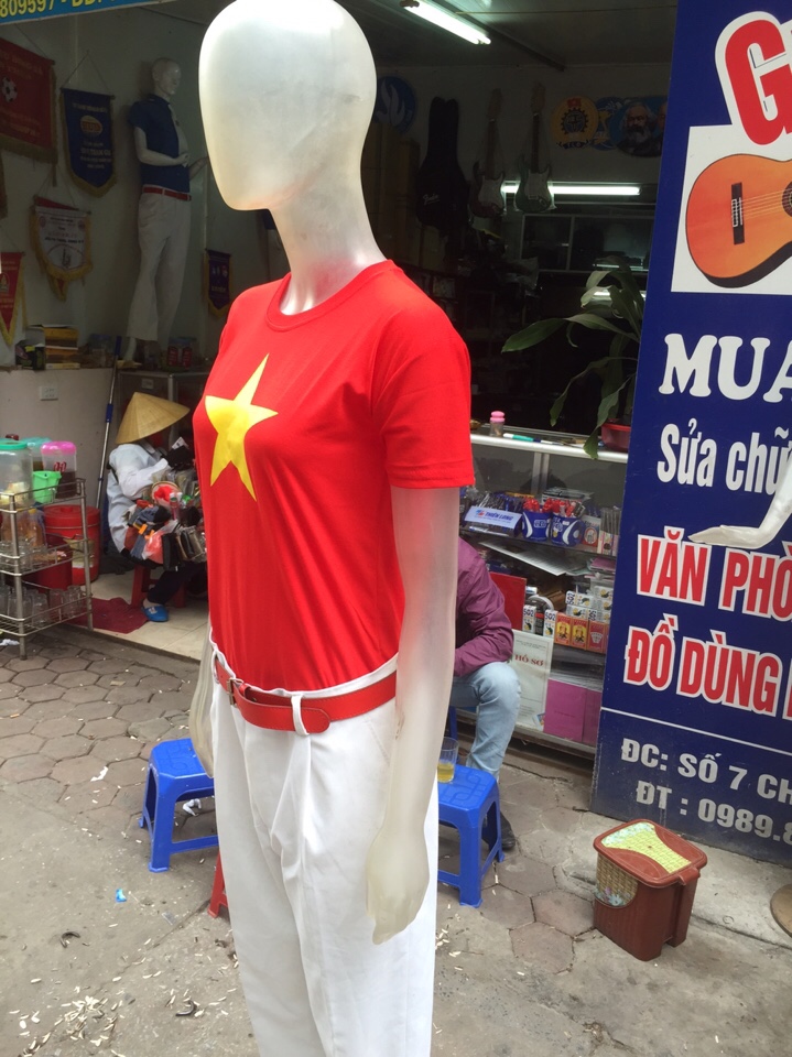 Áo cờ đỏ và mũ 