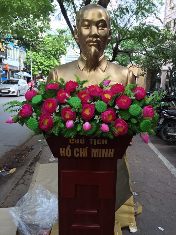 Tượng Bác Hồ 